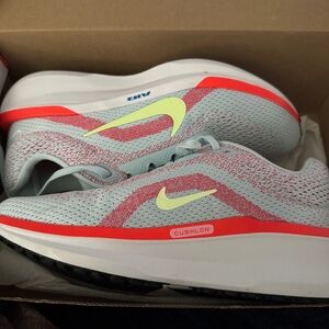 Women’s Nike Air Windflo